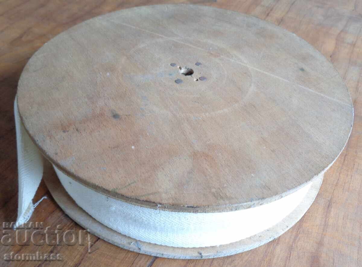 Bandă veche pentru centuri de siguranță cu preț 15.00 BGN | € 7.67