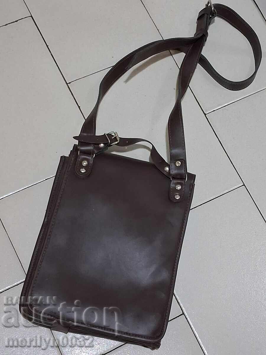 Δερμάτινη τσάντα αξιωματικού (πλάνο) με τιμή 39.00 BGN | € 19.94