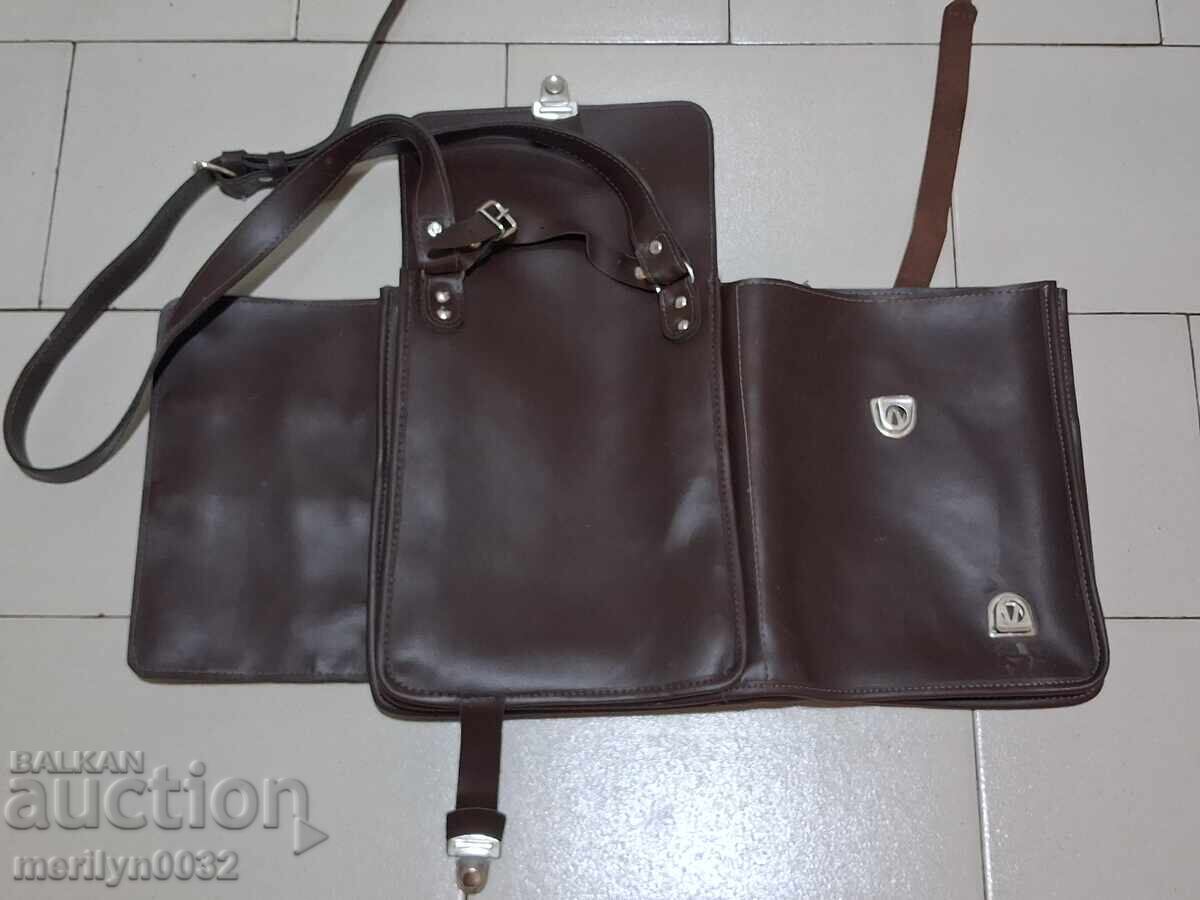 Παράδοση Δερμάτινη τσάντα αξιωματικού (πλάνο)