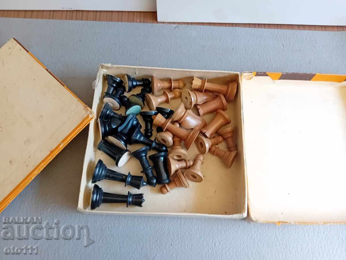 Delivery of OLD CHESS - BAKELITE PIECES