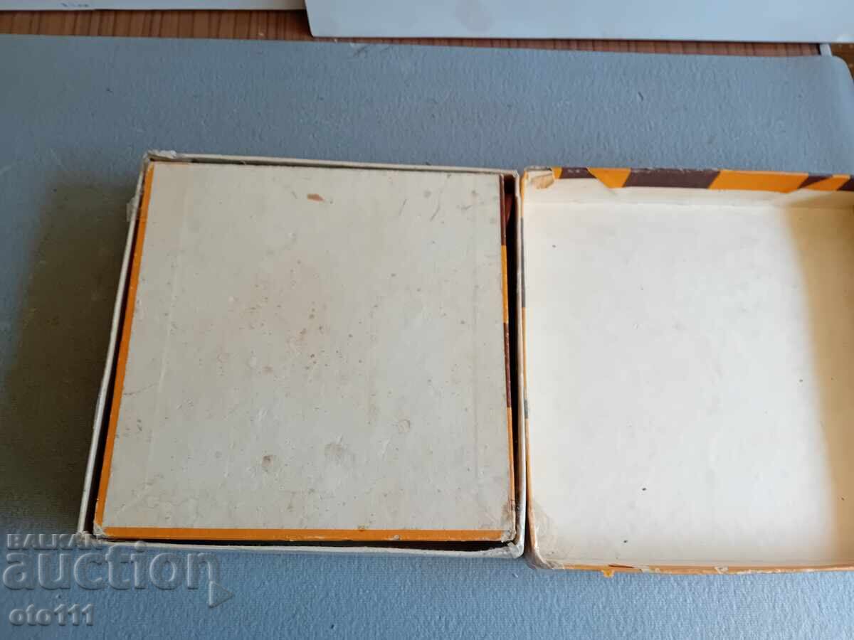 OLD CHESS - BAKELITE PIECES - 5