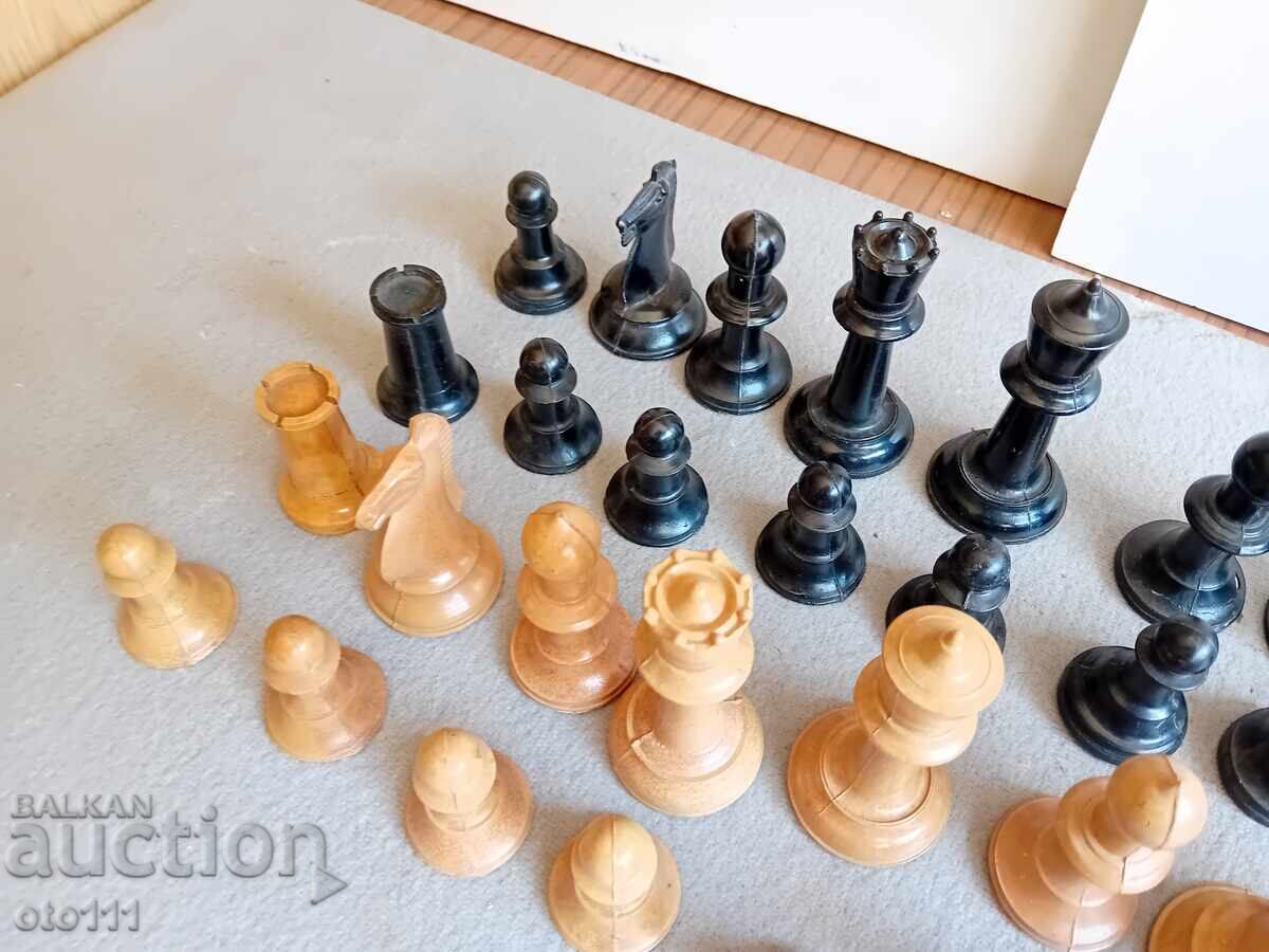 Old Bakelite Chess Figures with price 25.00 BGN | € 12.78