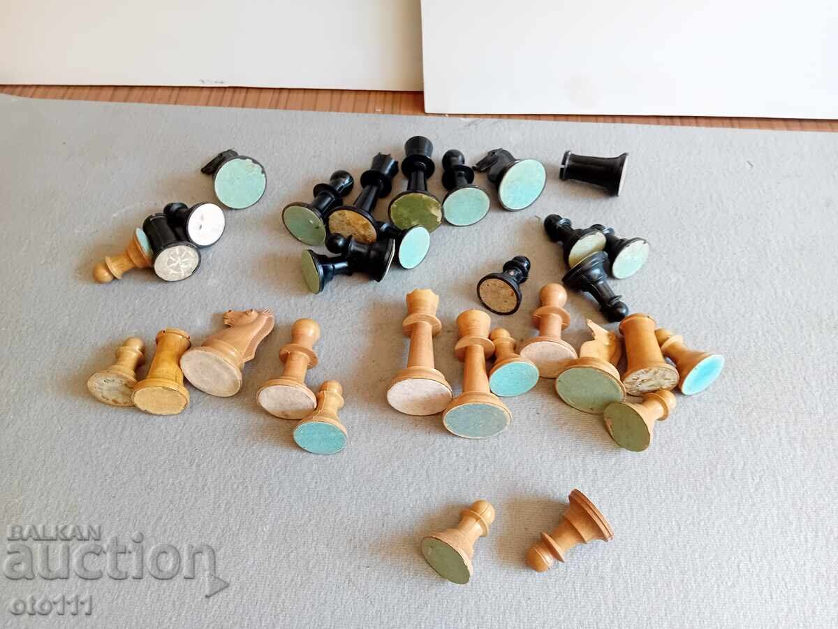 Delivery of Old Bakelite Chess Figures