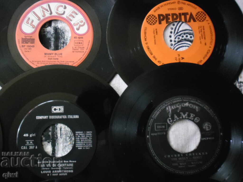 Аукцион Продавам 12 бр. малки плочи без обложка не са Български Аукцион Продавам 12 бр. малки плочи без обложка не са Български