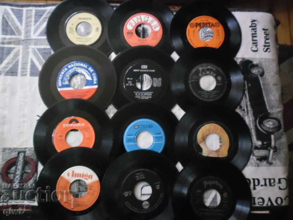 Продавам 12 бр. малки плочи без обложка не са Български Продавам 12 бр. малки плочи без обложка не са Български