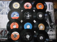 Продавам 12 бр. малки плочи без обложка не са Български