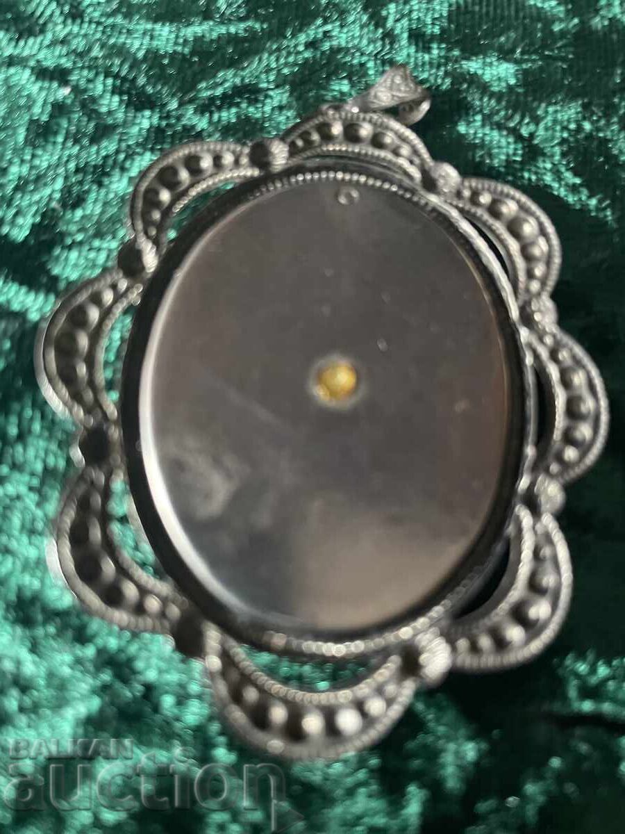 Medalion - 5/4 cm cu preț 14.95 BGN | € 7.64