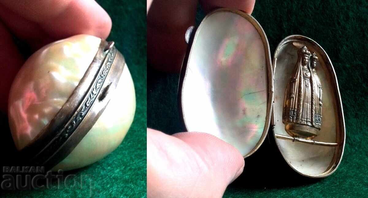 Auction  Pearls, mother-of-pearl, and etc