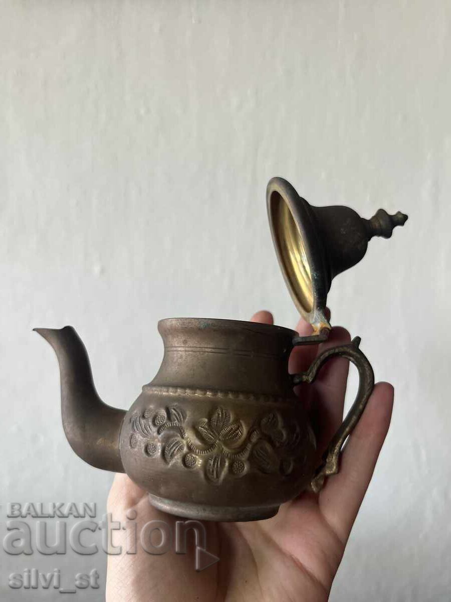 Старинна месингова каничка Старинна месингова каничка