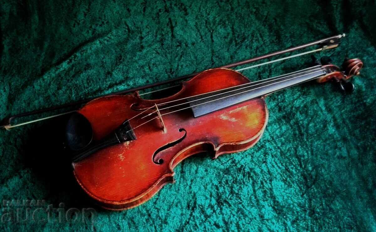 Доставка на Стара цигулка от 1942г Доставка на Стара цигулка от 1942г