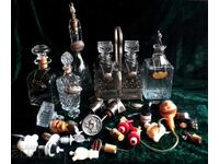 Παλιά καράφες για αλκοόλ και δοσομετρητές, τάπες και άλλα