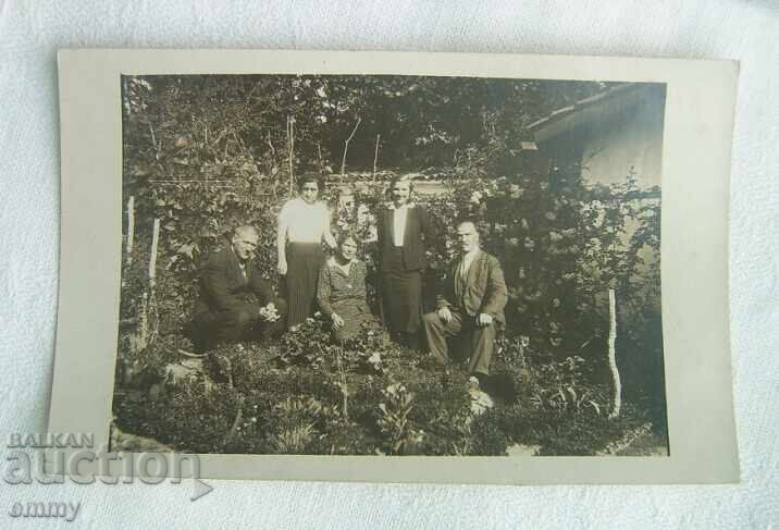 Fotografie veche din 1932, Kazanlăk - femei, bărbați