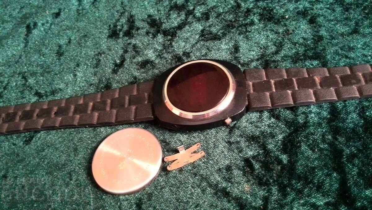 Δημοπρασία Ρολόι LED Commodore ανδρικό Vintage, κατασκευασμένο στο Χονγκ Κονγκ Δημοπρασία Ρολόι LED Commodore ανδρικό Vintage, κατασκευασμένο στο Χονγκ Κονγκ