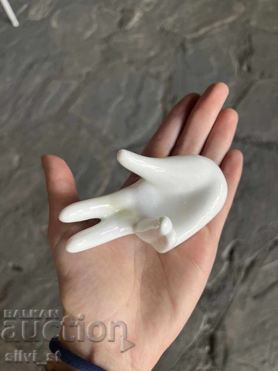 Delivery of Porcelain figurines Delivery of Porcelain figurines