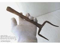 Antică nicovală primitivă - unealtă de fierărie