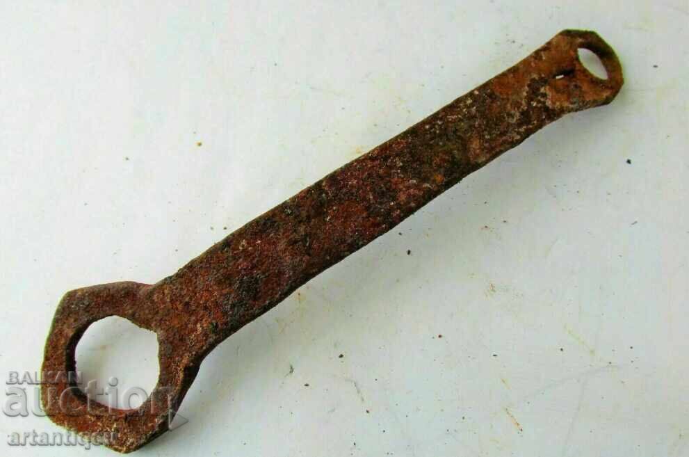 Παράδοση Αρχαία σφυρήλατη σιδερένια λαβή πόρτας με μοχλό