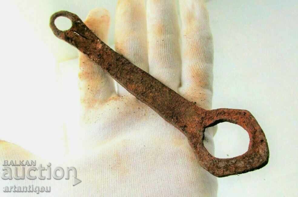 Αρχαία σφυρήλατη σιδερένια λαβή πόρτας με μοχλό