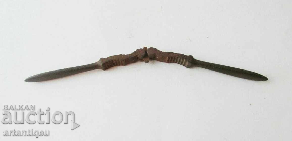 Доставка на Антична метална лешникотрошачка – Рядка колекционерска вещ