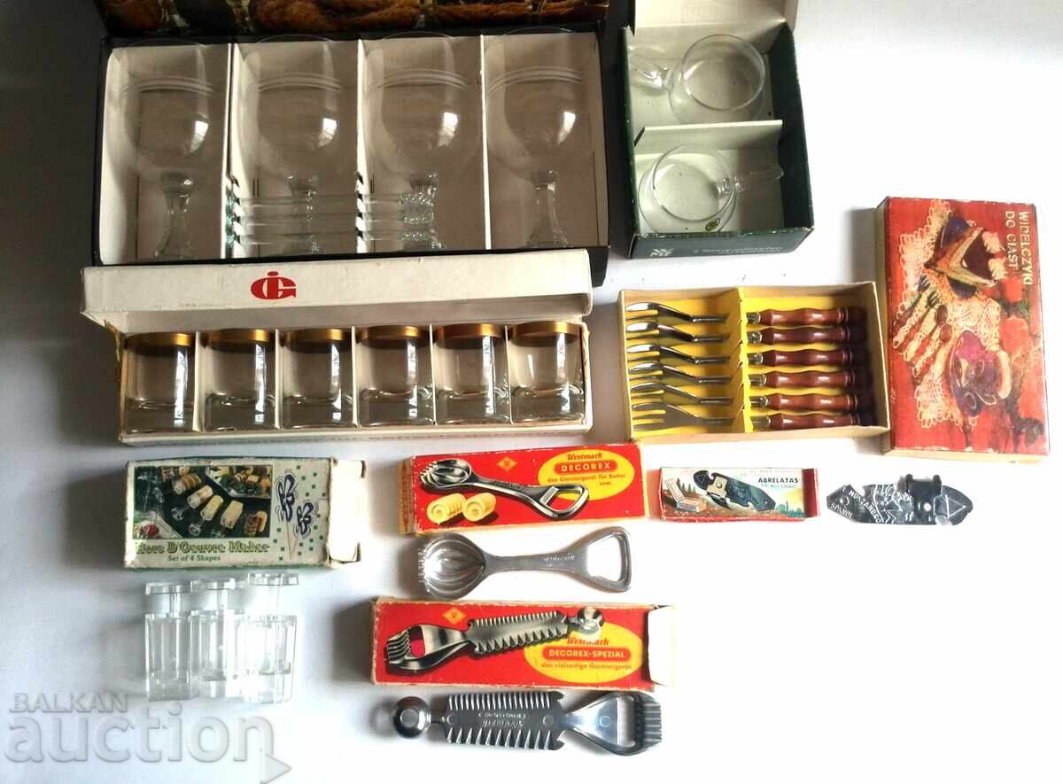 Παράδοση Για Ρετρό κουζίνα, κούπες και μαγειρικά σκεύη Παράδοση Για Ρετρό κουζίνα, κούπες και μαγειρικά σκεύη