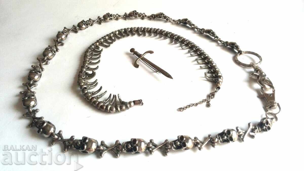 Licitație Lanțuri și ecuson metal punk vechi, sabie