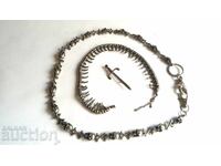 Стари метъл пънкарски синджири и значка меч