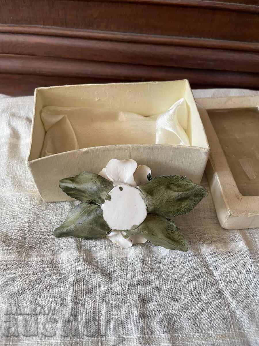 Aplicație veche, lucrare fină, 8 cm cu preț 14.95 BGN | € 7.64