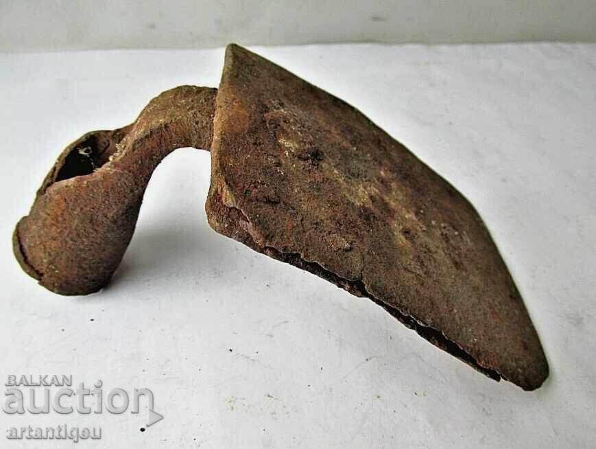 Αρχαία σιδερένια τσάπα – Πολύ σπάνιο γεωργικό εργαλείο με τιμή 20.00 BGN | € 10.23