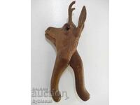 антична резбована дървена лешникотрошачка от Черна гора