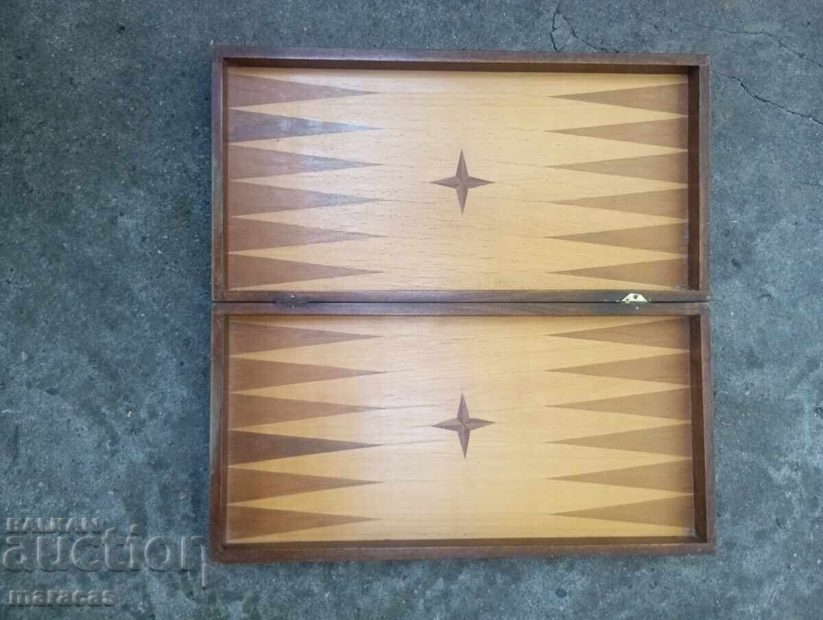 Auction  Old chess and backgammon box with pieces