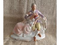 Figurină de porțelan vintage ARPO Curtea de Argeș