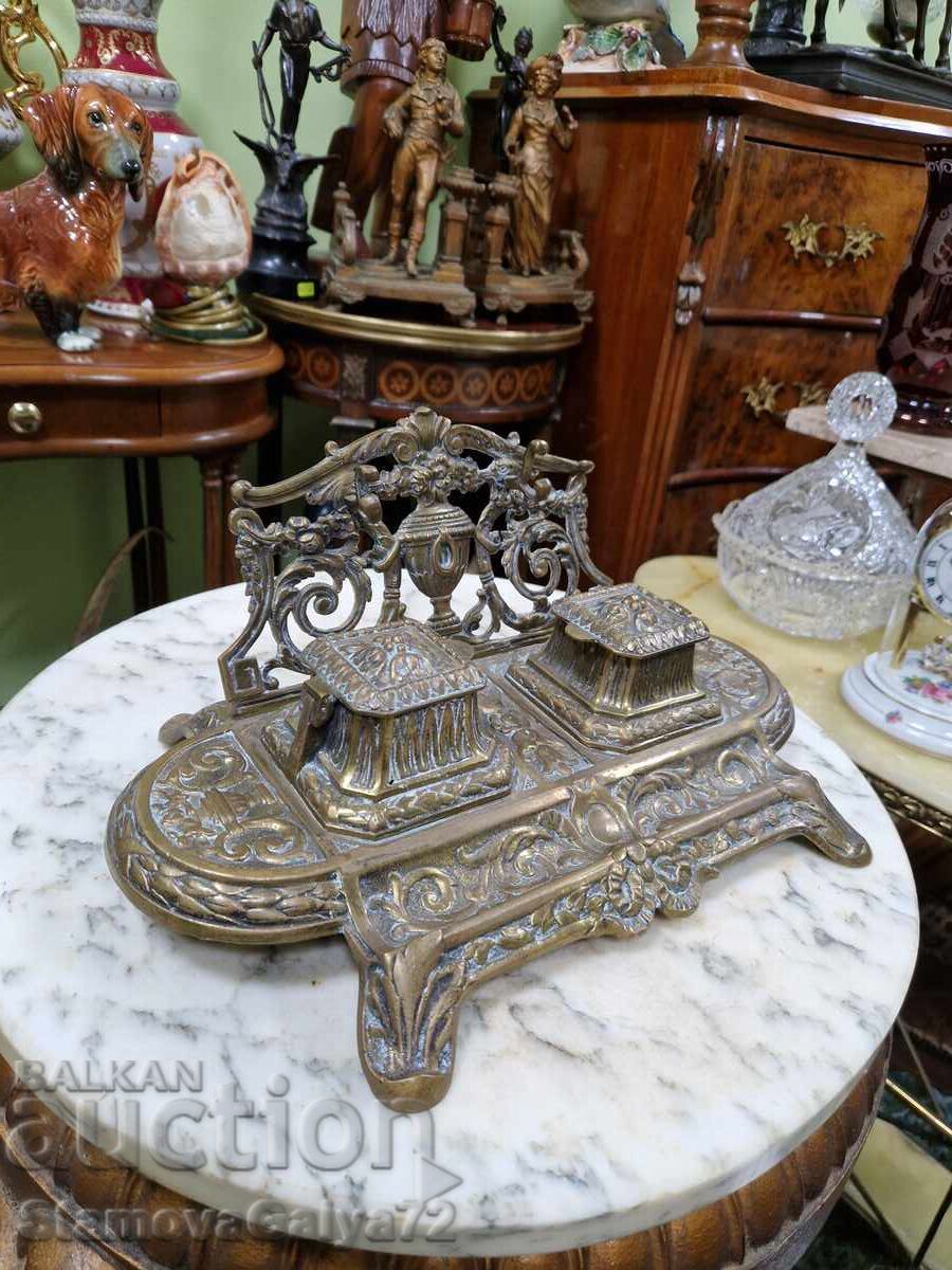 Delivery of Beautiful antique French bronze inkwell