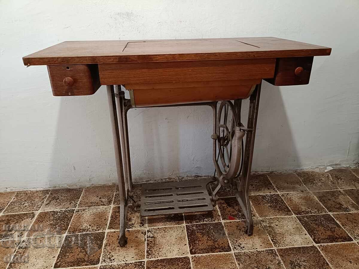 Auction  Union sewing machine