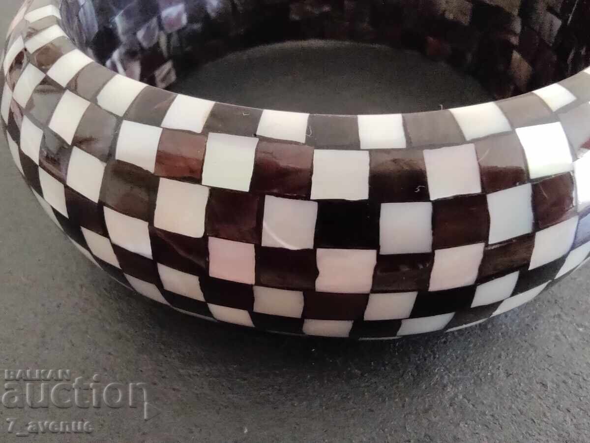 Necklace jewelry, Mother of Pearl 70s, 10.08.2025 with price 49.00 BGN | € 25.05 Necklace jewelry, Mother of Pearl 70s, 10.08.2025 with price 49.00 BGN | € 25.05