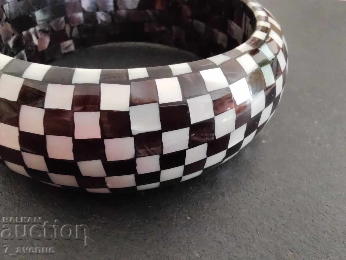 Auction Necklace jewelry, Mother of Pearl 70s, 10.08.2025 Auction Necklace jewelry, Mother of Pearl 70s, 10.08.2025