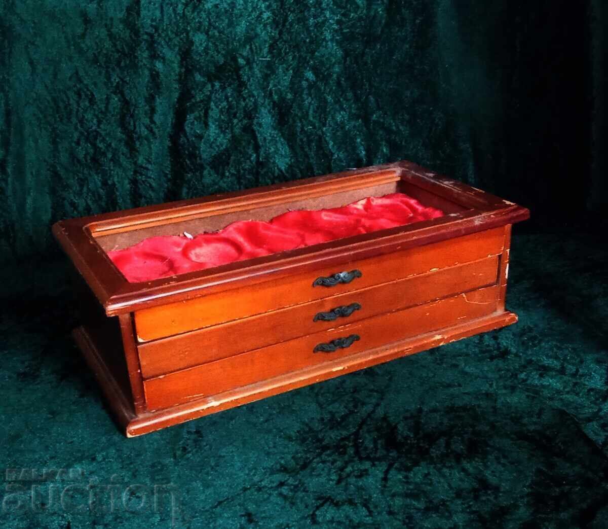 Cutie pentru 30 de ceasuri de buzunar cu preț 165.00 BGN | € 84.36