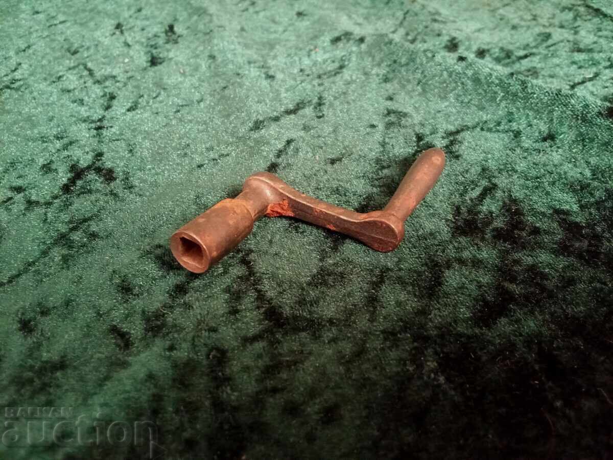 Licitație Manivelă veche de ceasornicar - cheie pentru ceas de perete