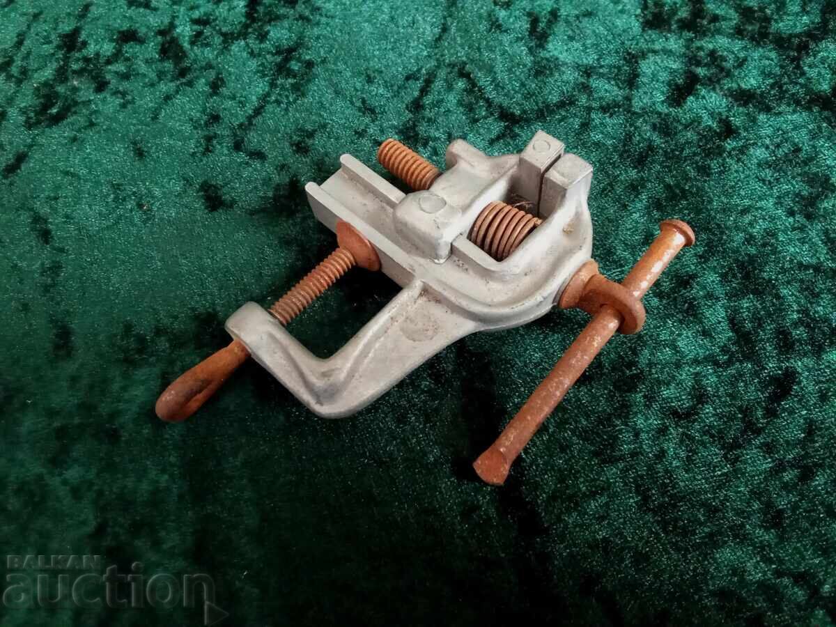 Δημοπρασία Μικρή μέγγενη κοσμημάτων για ωρολογοποιούς Δημοπρασία Μικρή μέγγενη κοσμημάτων για ωρολογοποιούς