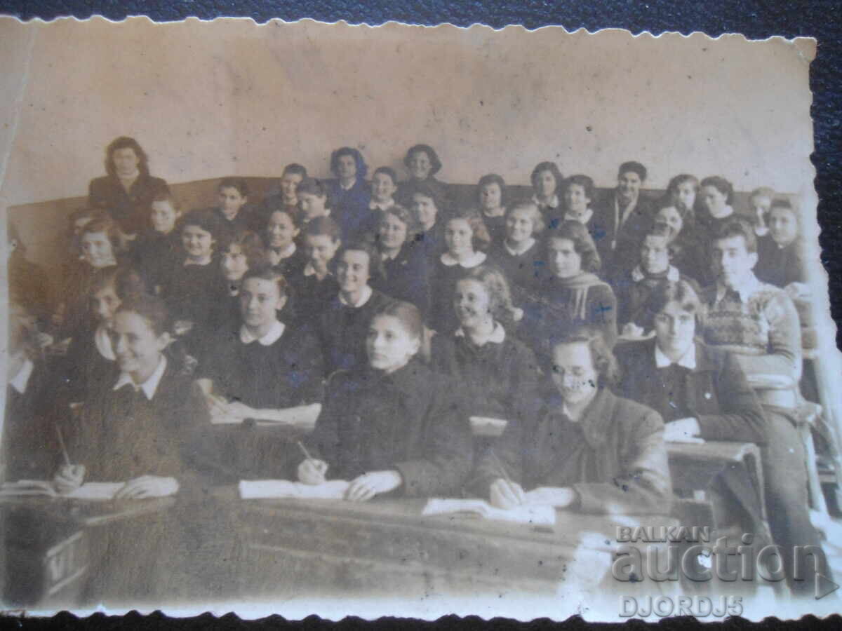 Стара снимка,II курс в час по литература с любимата учителка