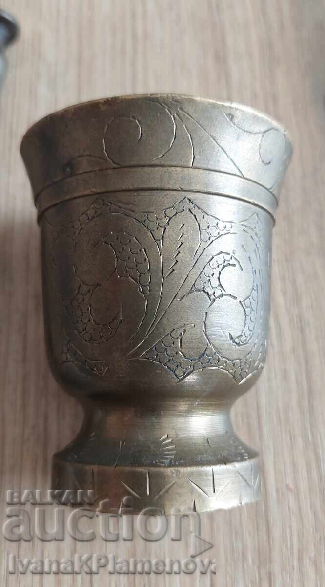 Cană de bronz pentru cunoscători cu preț € 16.00 | 31.29 BGN