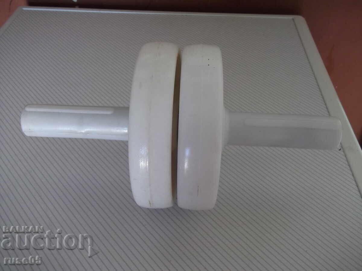 Roată abdominală dublă cu preț 10.00 BGN | € 5.11 Roată abdominală dublă cu preț 10.00 BGN | € 5.11