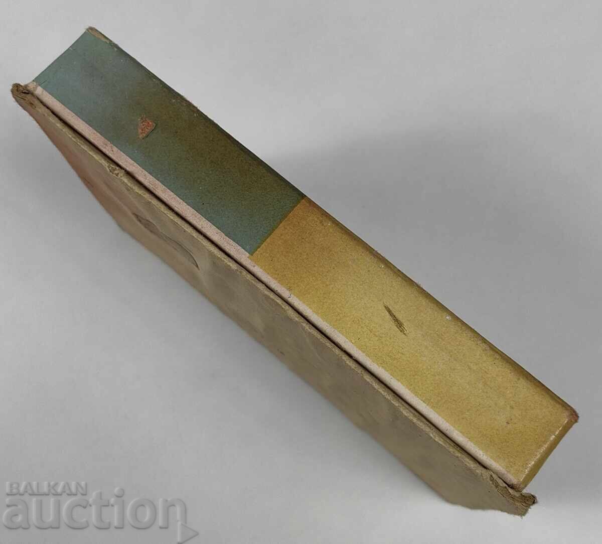 A ROW OF SOCIAL BOXES OF BONBON TARALEJKI - 5 A ROW OF SOCIAL BOXES OF BONBON TARALEJKI - 5