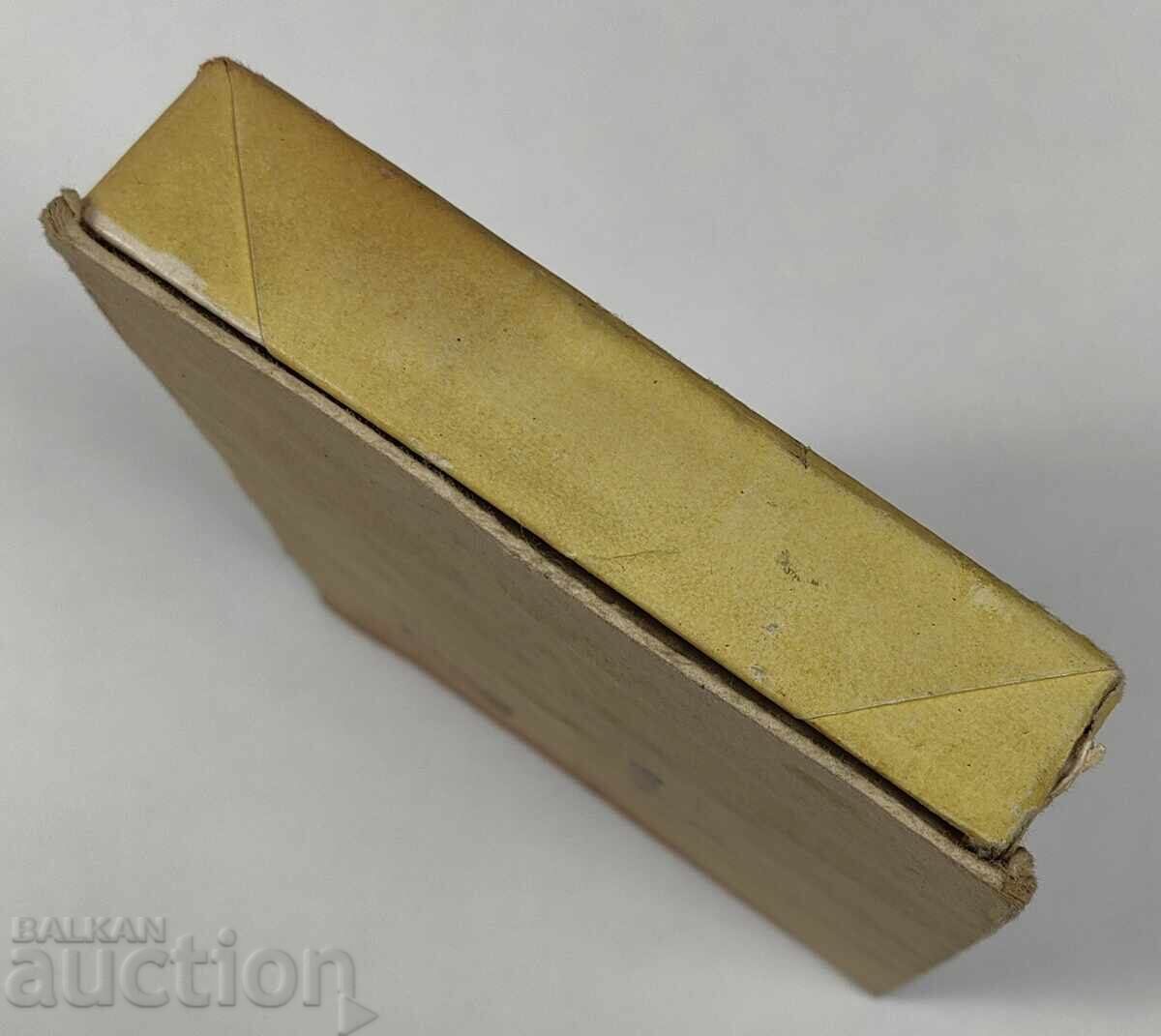 A ROW OF SOCIAL BOXES OF BONBON TARALEJKI - 6 A ROW OF SOCIAL BOXES OF BONBON TARALEJKI - 6