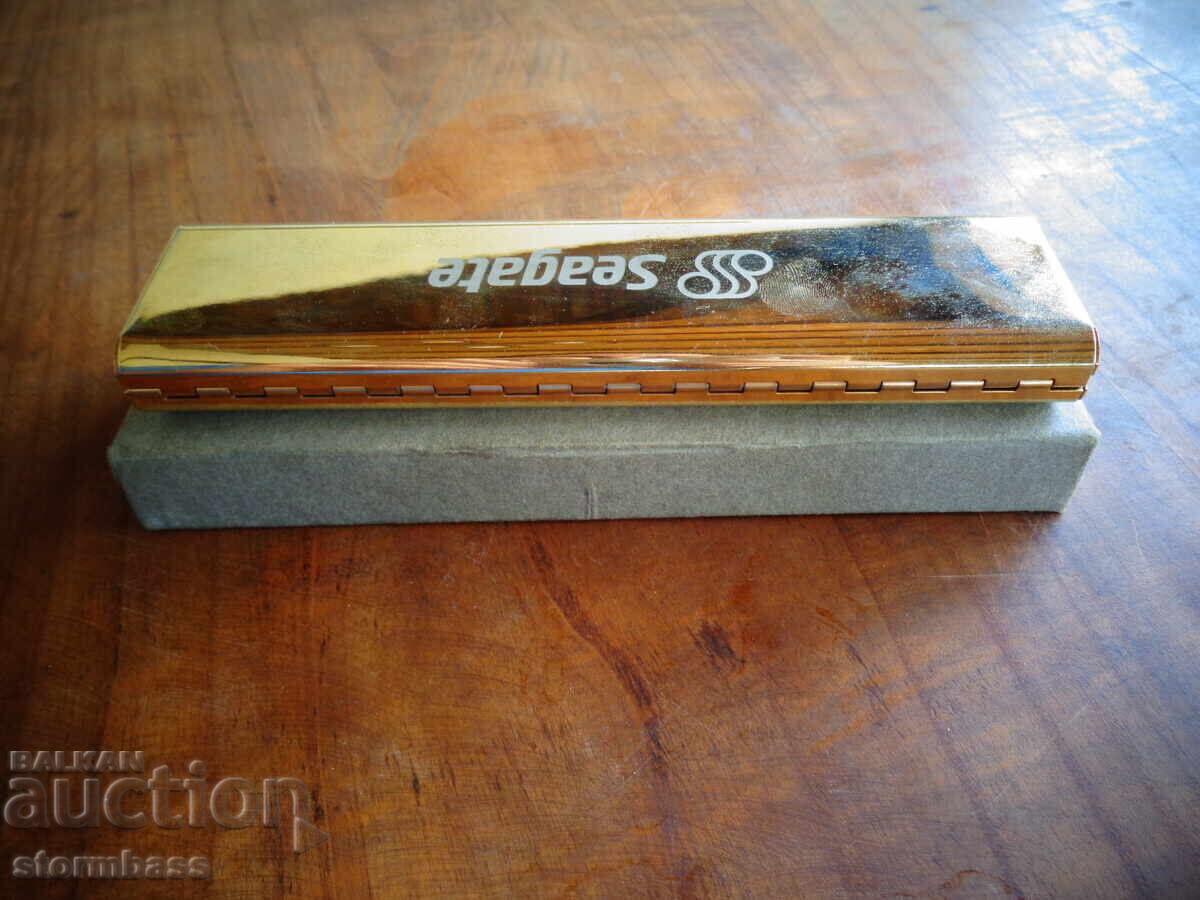 Gold-plated Seagate pen with price 80.00 BGN | € 40.90