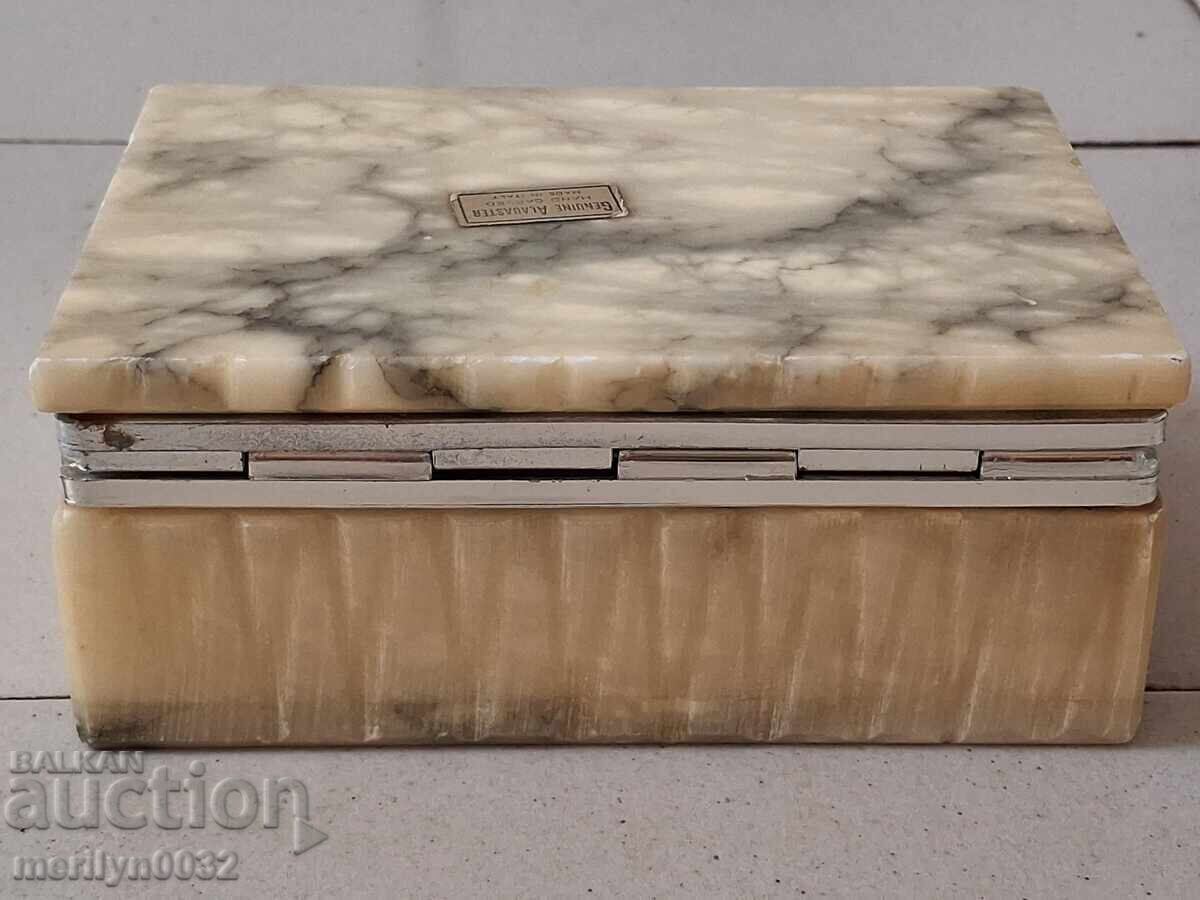 Cutie veche de bijuterii din marmură, alabastru Italia anii '80 cu preț 72.00 BGN | € 36.81