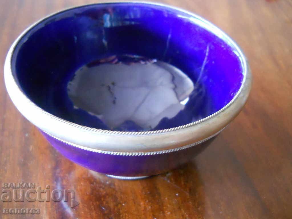 Licitație Bol de porțelan cobalt albastru cu montură argintată - Maroc Licitație Bol de porțelan cobalt albastru cu montură argintată - Maroc