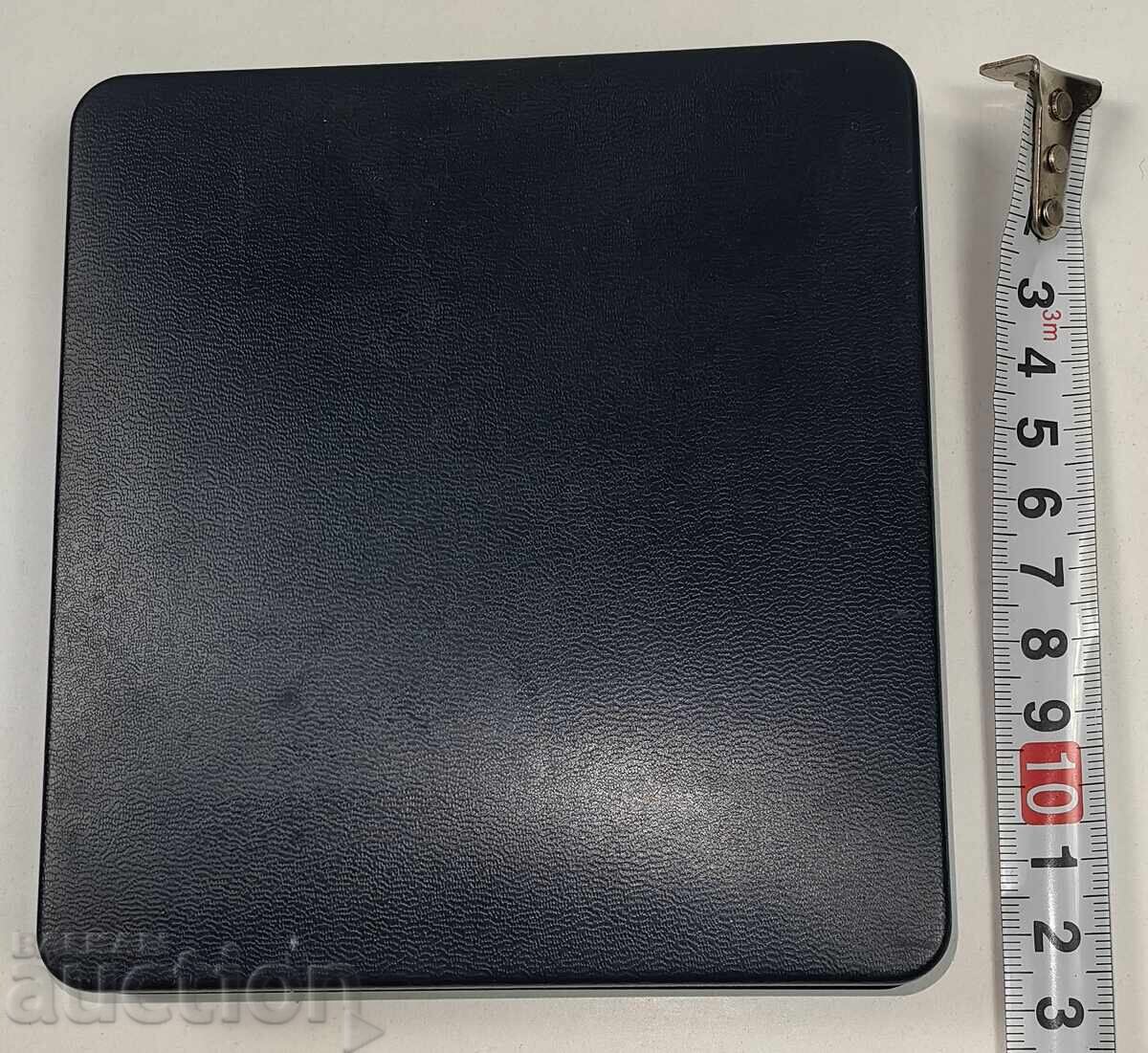 Livrarea PLACHETĂ MARE ÎN CUTIE