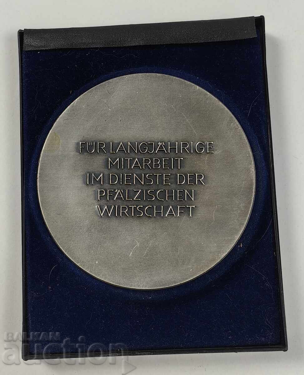 PLACHETĂ MARE ÎN CUTIE FĂRĂ CAPAC cu preț 15.00 BGN | € 7.67 PLACHETĂ MARE ÎN CUTIE FĂRĂ CAPAC cu preț 15.00 BGN | € 7.67