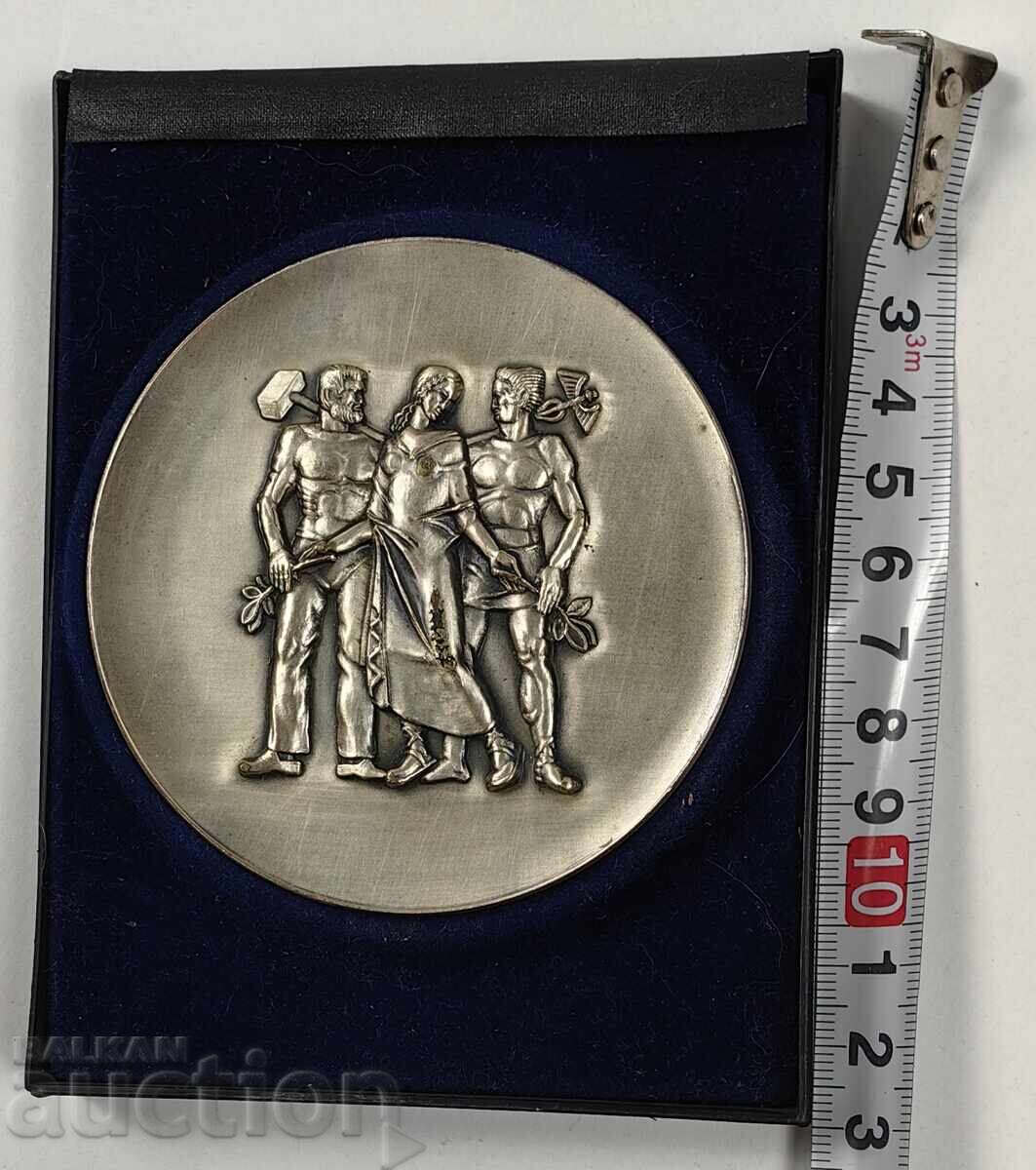 Livrarea PLACHETĂ MARE ÎN CUTIE FĂRĂ CAPAC Livrarea PLACHETĂ MARE ÎN CUTIE FĂRĂ CAPAC