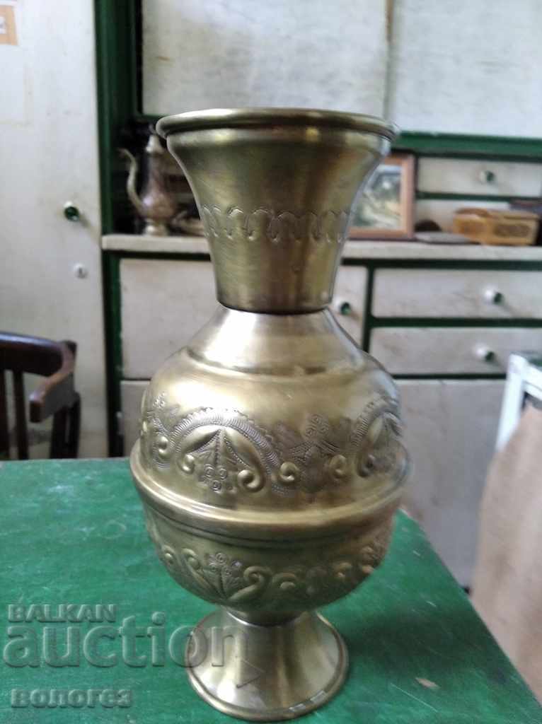 Χάλκινο βάζο με τιμή 25.00 BGN | € 12.78 Χάλκινο βάζο με τιμή 25.00 BGN | € 12.78