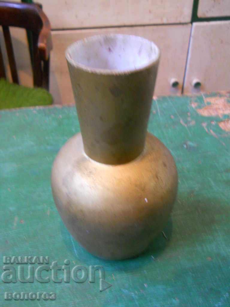 Glazed porcelain vase with price 10.00 BGN | € 5.11 Glazed porcelain vase with price 10.00 BGN | € 5.11